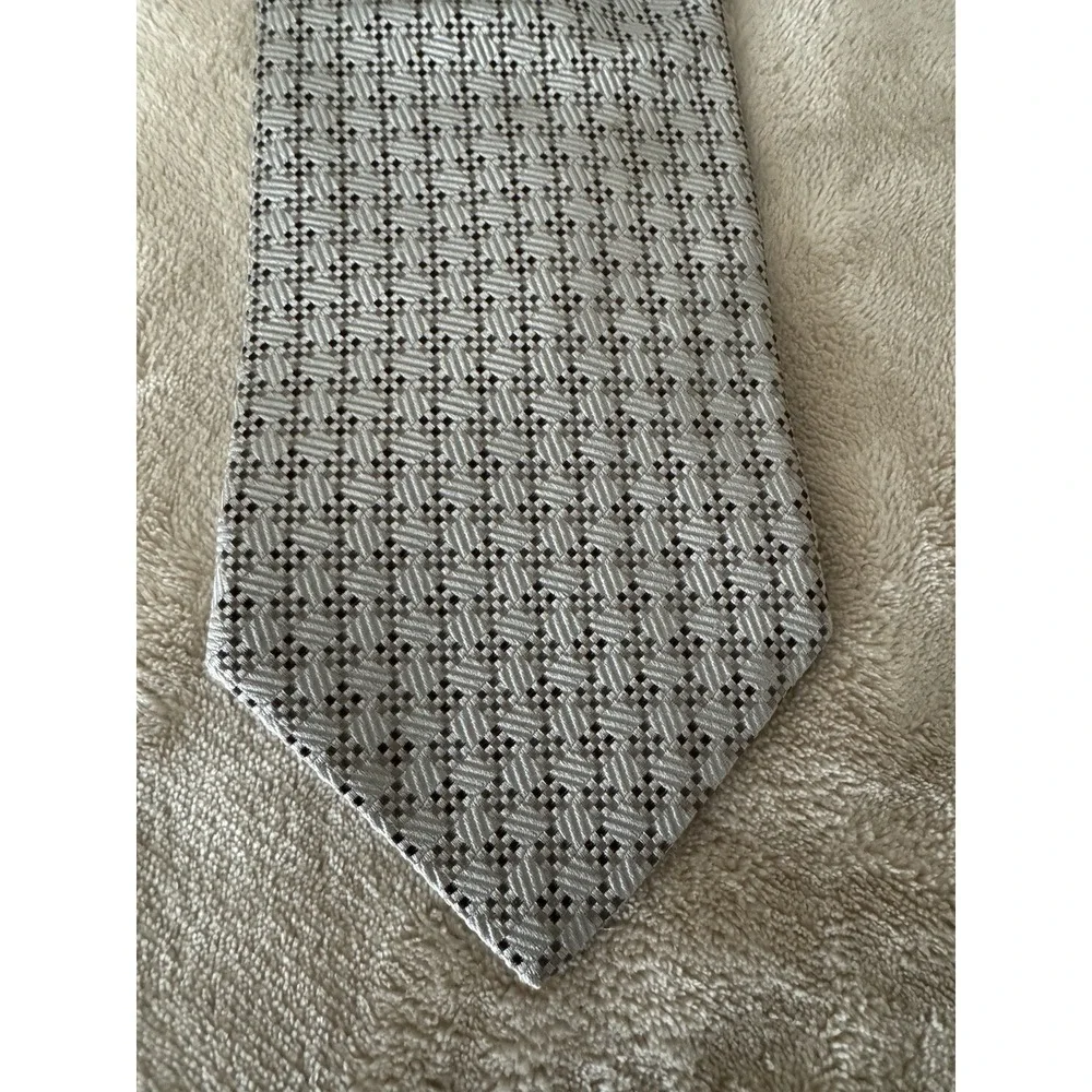 Giorgio Armani Silk Tie Gray Geometric Pattern Made in Italy Luxury Designer